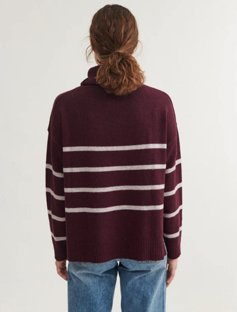 Lise Stribed T-Neck von basicapparel