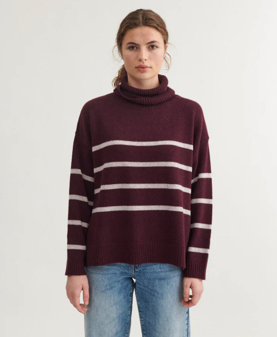 Lise Stribed T-Neck von basicapparel