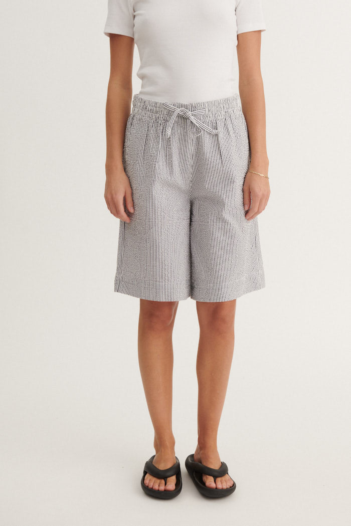 Asta Shorts von basicapparel
