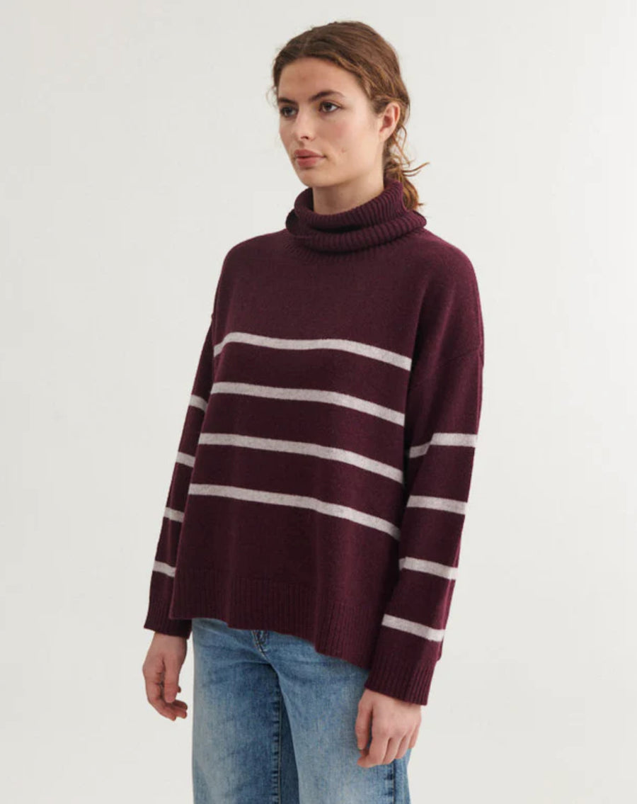 Lise Stribed T-Neck von basicapparel