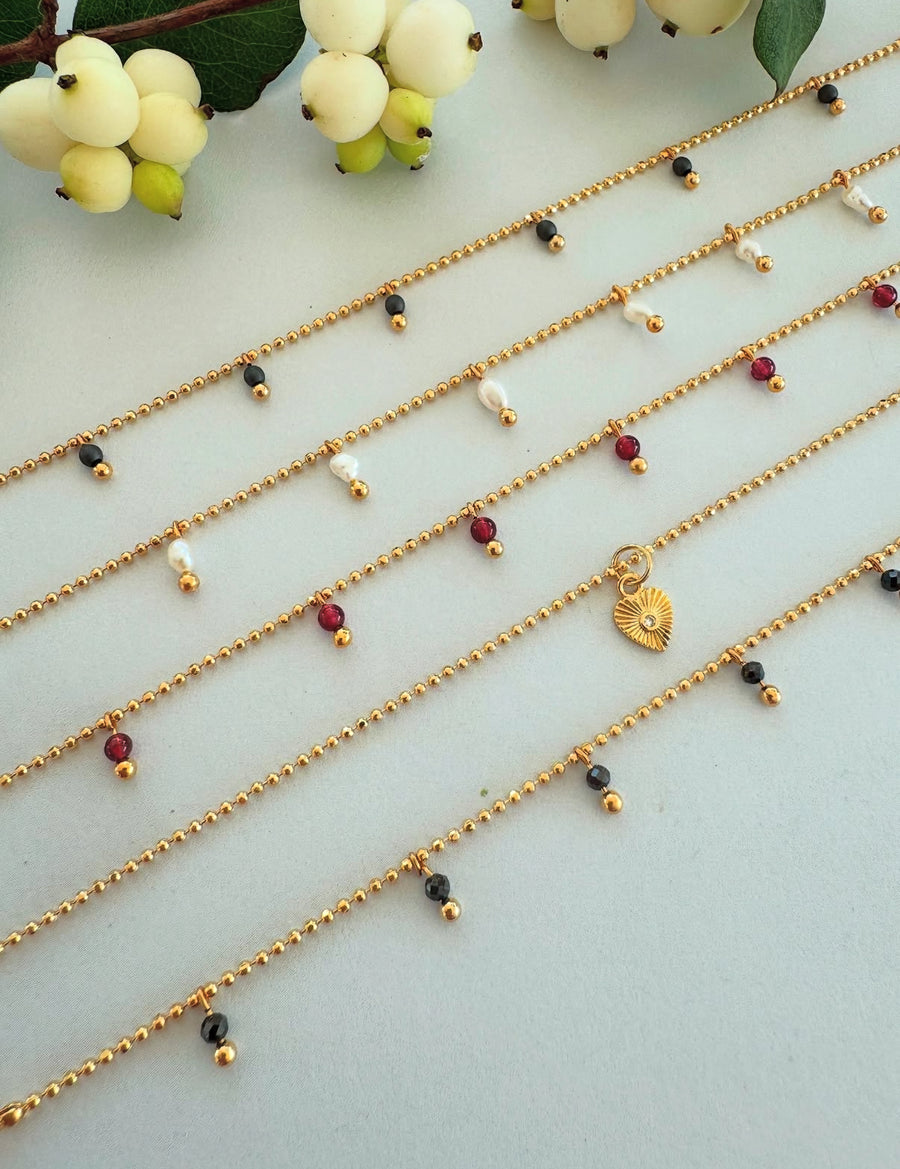 Armband mit Halbedelstein Anhängern von Friihof+Siig