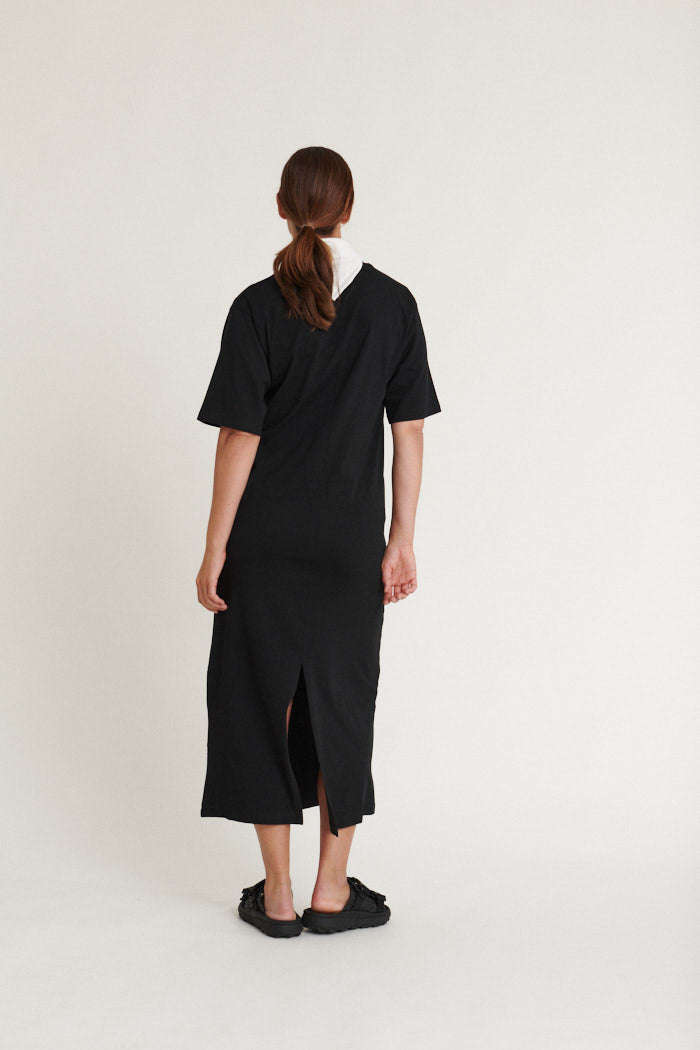 Raja T-Shirt Kleid von basicapparel