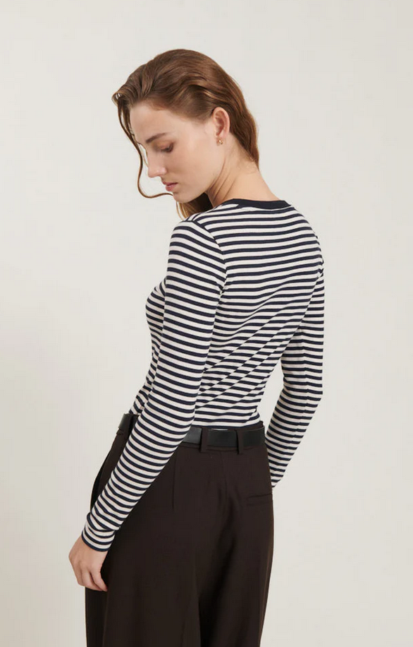 Ludmilla Longsleeve T-Shirt von basicapparel