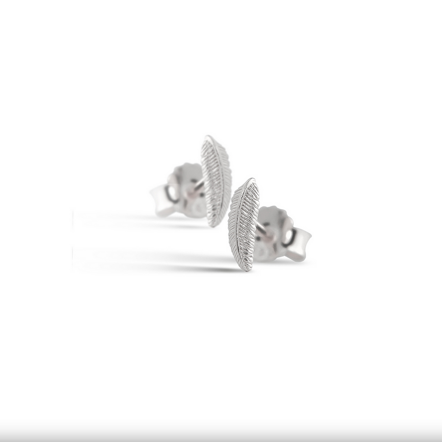 Mini Feather Studs von Jeberg Jewellery